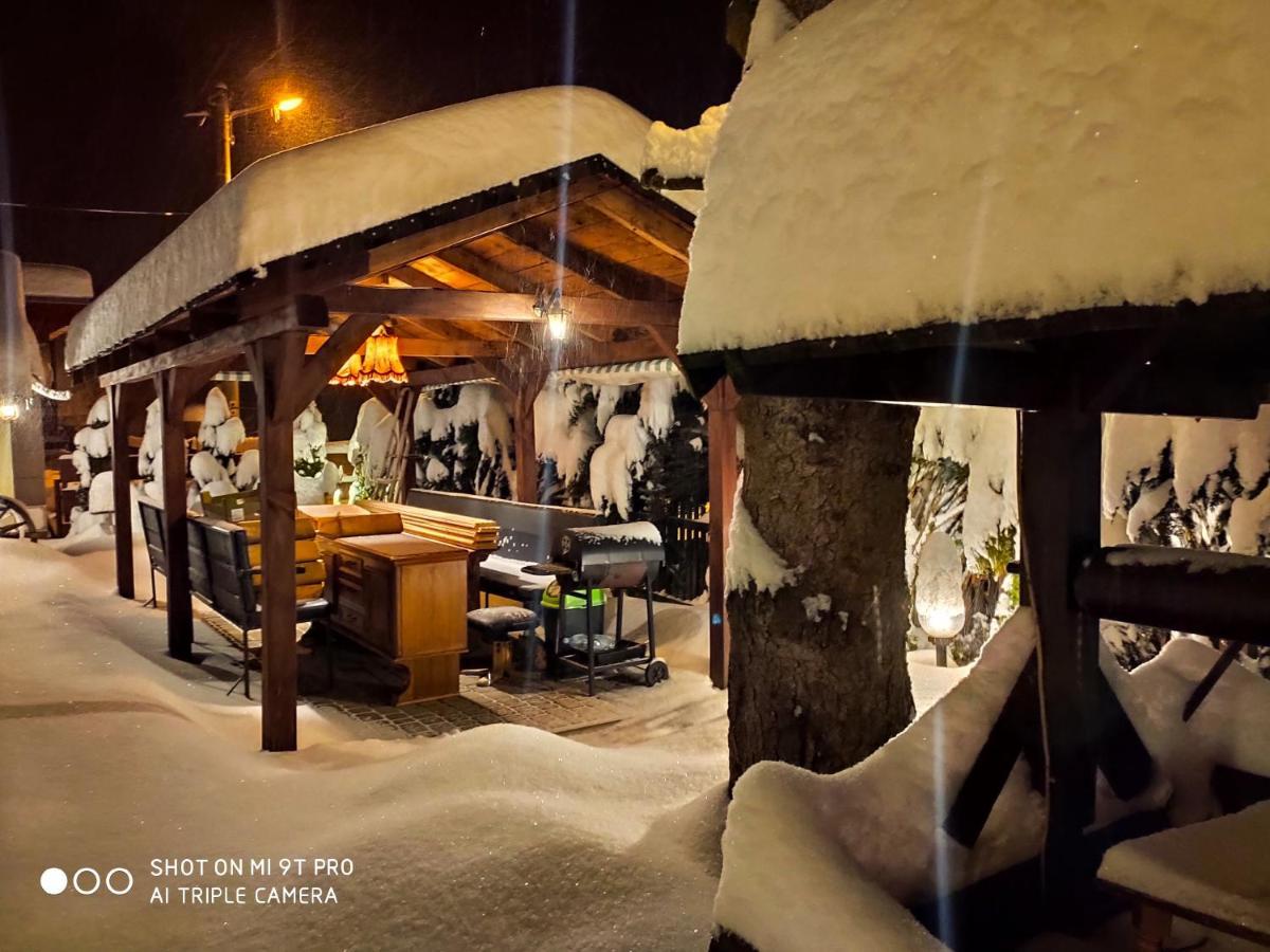 Agroturystyka Pod Kolami Myczkowce Exteriér fotografie
